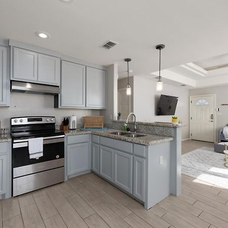 Cozy 3 Bed 2 Bath Apartment, Near Shopping Plazas, Expressway And Free Parking Edinburg Kültér fotó