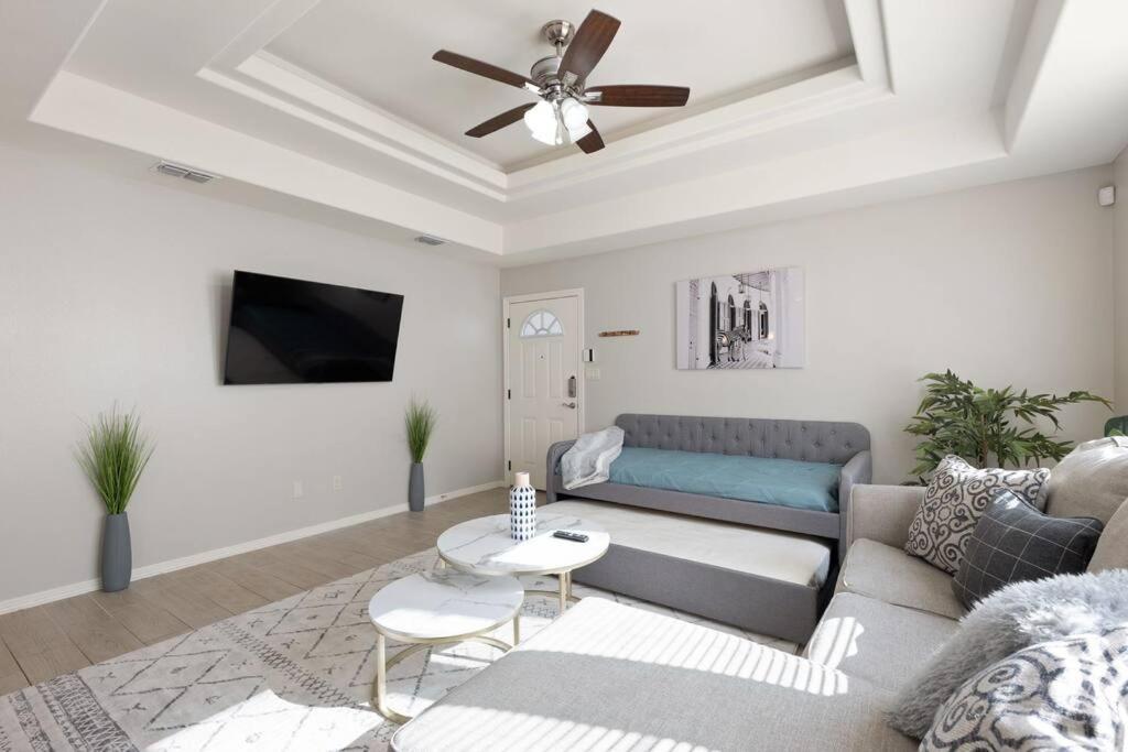 Cozy 3 Bed 2 Bath Apartment, Near Shopping Plazas, Expressway And Free Parking Edinburg Kültér fotó