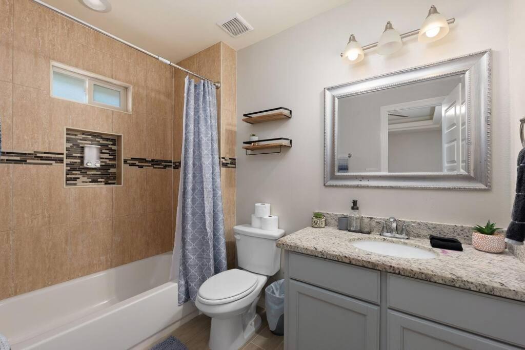 Cozy 3 Bed 2 Bath Apartment, Near Shopping Plazas, Expressway And Free Parking Edinburg Kültér fotó