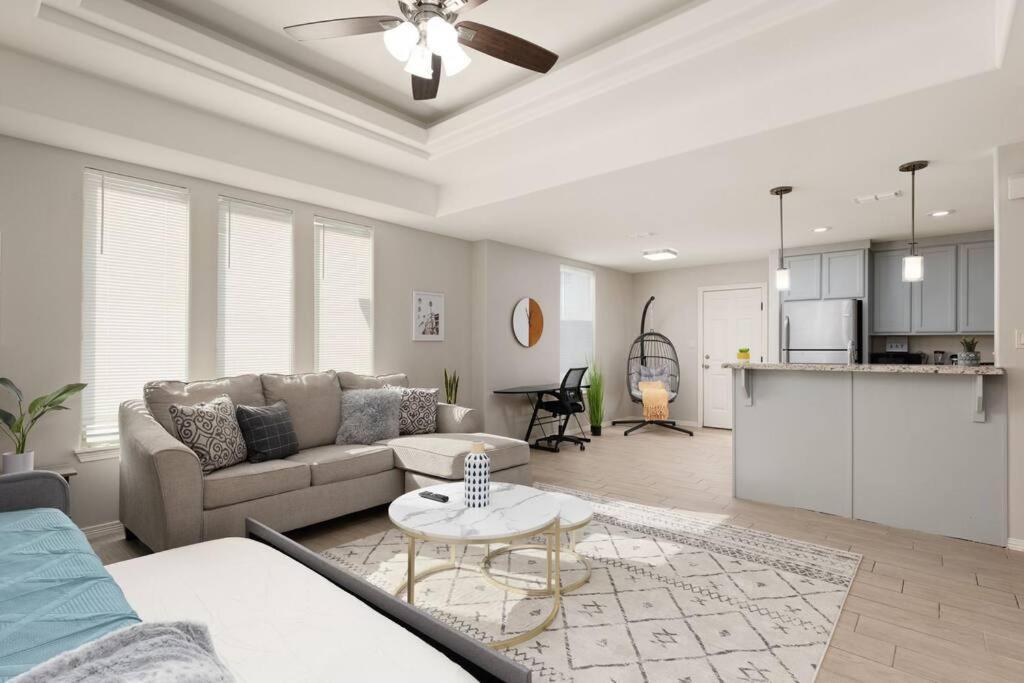 Cozy 3 Bed 2 Bath Apartment, Near Shopping Plazas, Expressway And Free Parking Edinburg Kültér fotó